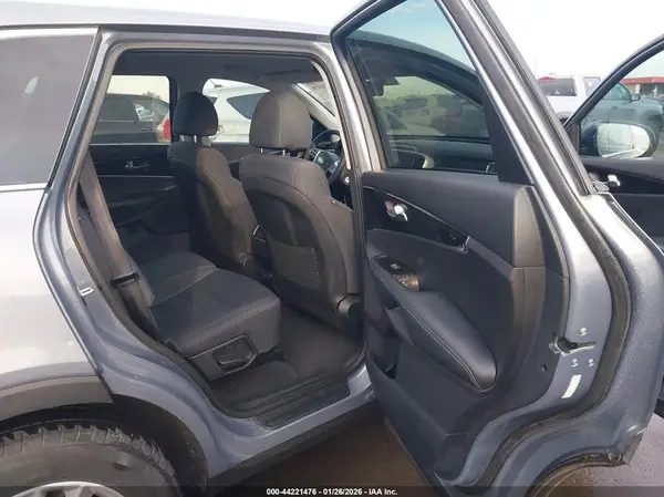 5XYPG4A34KG605467 2019 KIA SORENTO - Image 8