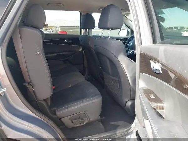 5XYPG4A34KG610894 2019 KIA SORENTO - Image 8