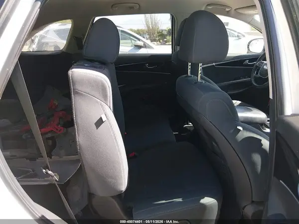5XYPG4A34KG611608 2019 KIA SORENTO - Image 8