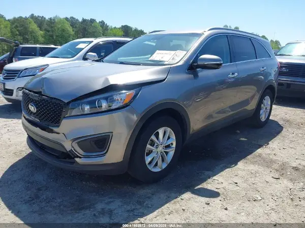 5XYPG4A35GG005841 2016 KIA SORENTO - Image 2
