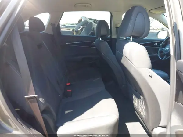 5XYPG4A35GG005841 2016 KIA SORENTO - Image 8