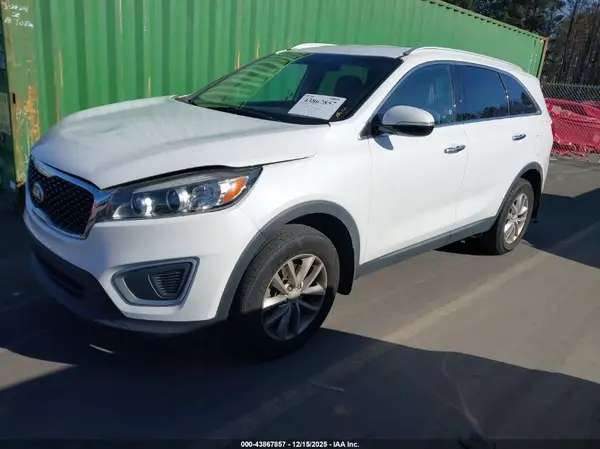 5XYPG4A35GG016791 2016 KIA SORENTO - Image 2