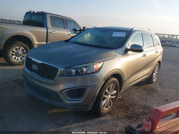5XYPG4A35GG033798 2016 KIA SORENTO - Image 2