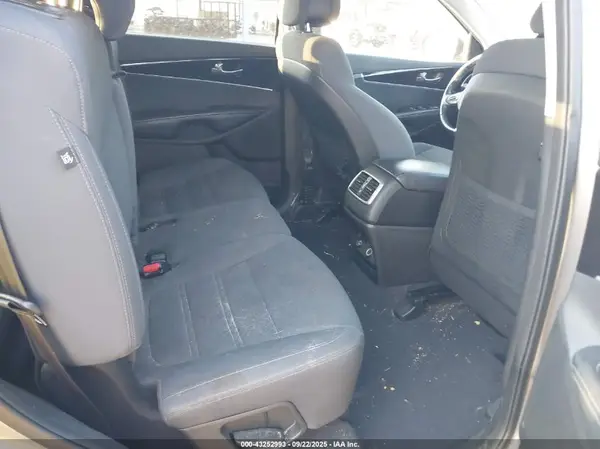 5XYPG4A35GG033798 2016 KIA SORENTO - Image 8