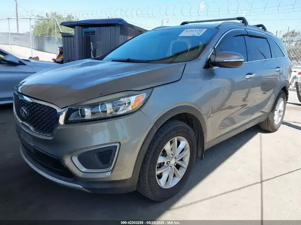 5XYPG4A35GG044560 2016 KIA SORENTO - Image 2