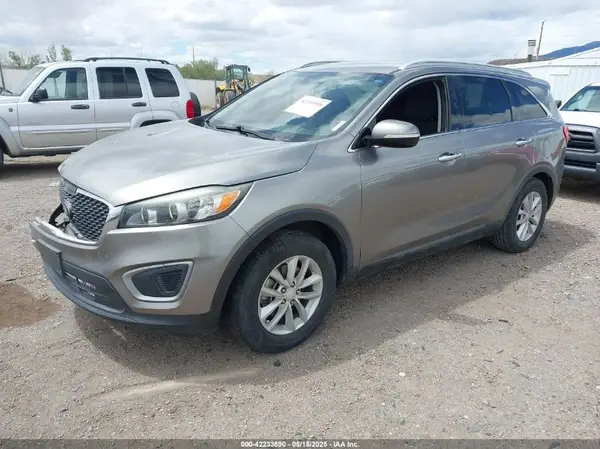 5XYPG4A35GG049712 2016 KIA SORENTO - Image 2