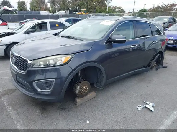 5XYPG4A35GG056045 2016 KIA SORENTO - Image 2