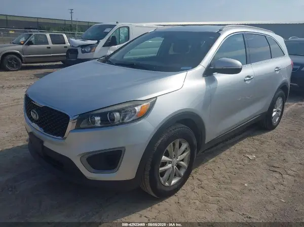 5XYPG4A35GG068633 2016 KIA SORENTO - Image 2