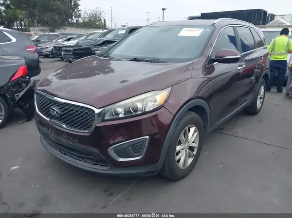 5XYPG4A35GG073718 2016 KIA SORENTO - Image 2