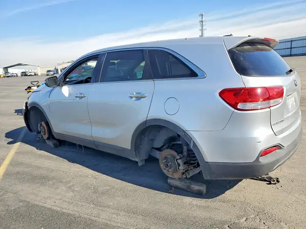 5XYPG4A35GG078837 2016 KIA SORENTO - Image 2