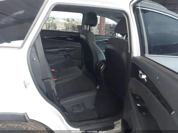 5XYPG4A35GG117197 2016 KIA SORENTO - Image 8