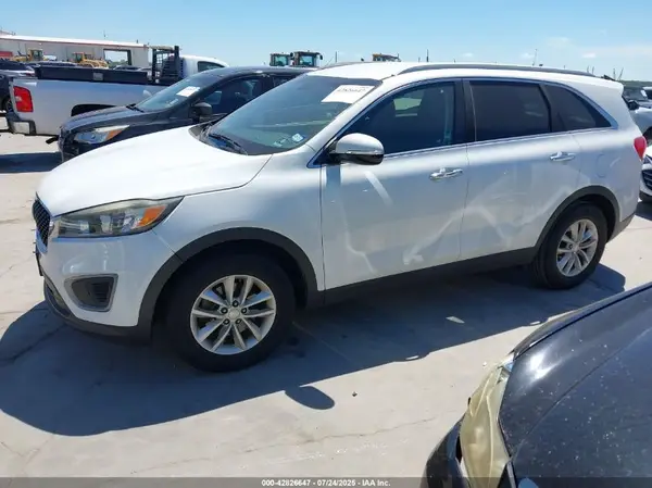 5XYPG4A35GG118687 2016 KIA SORENTO - Image 2