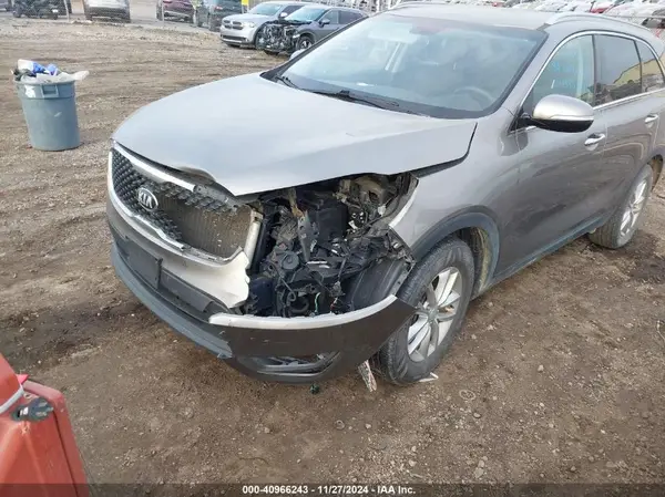 5XYPG4A35GG133500 2016 KIA SORENTO - Image 2