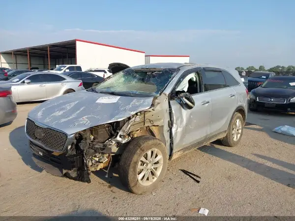 5XYPG4A35GG139331 2016 KIA SORENTO - Image 2
