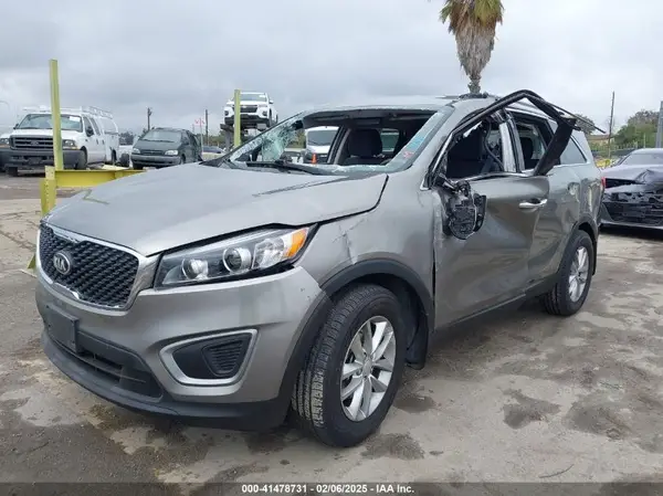 5XYPG4A35GG149678 2016 KIA SORENTO - Image 2