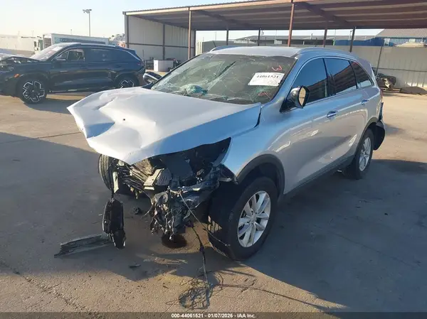 5XYPG4A35HG191267 2017 KIA SORENTO - Image 2