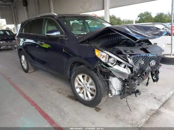 5XYPG4A35HG197215 2017 KIA SORENTO - Image 1
