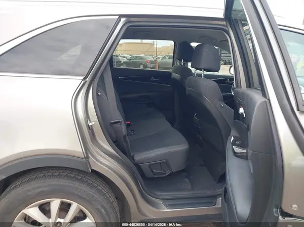 5XYPG4A35HG197490 2017 KIA SORENTO - Image 8