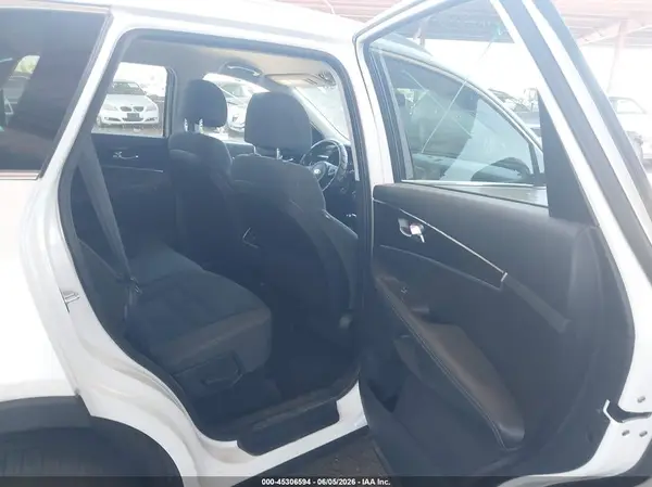 5XYPG4A35HG198087 2017 KIA SORENTO - Image 8