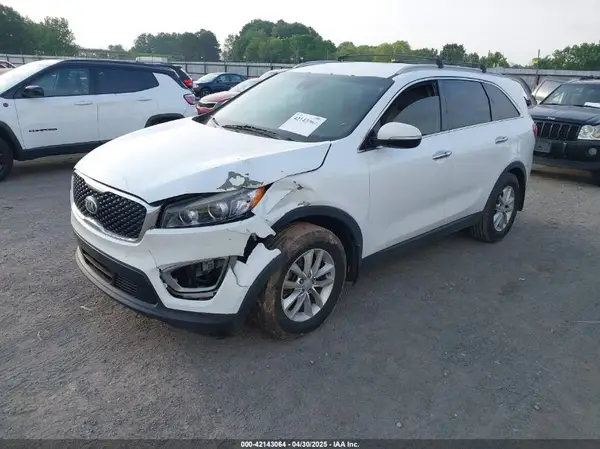 5XYPG4A35HG205801 2017 KIA SORENTO - Image 2