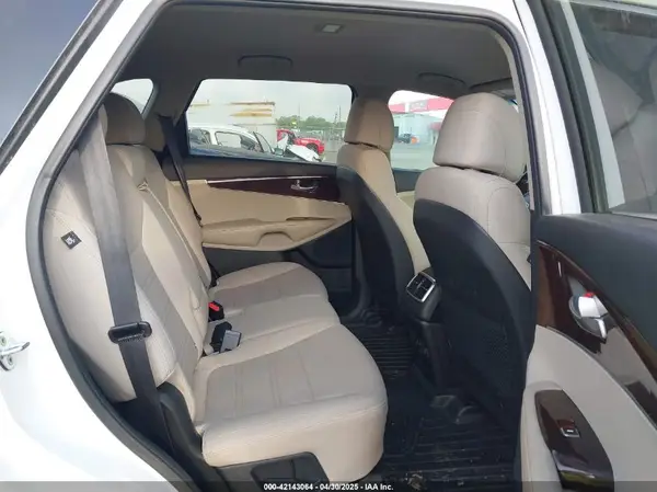 5XYPG4A35HG205801 2017 KIA SORENTO - Image 8
