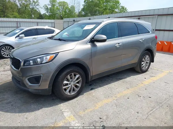 5XYPG4A35HG209086 2017 KIA SORENTO - Image 2