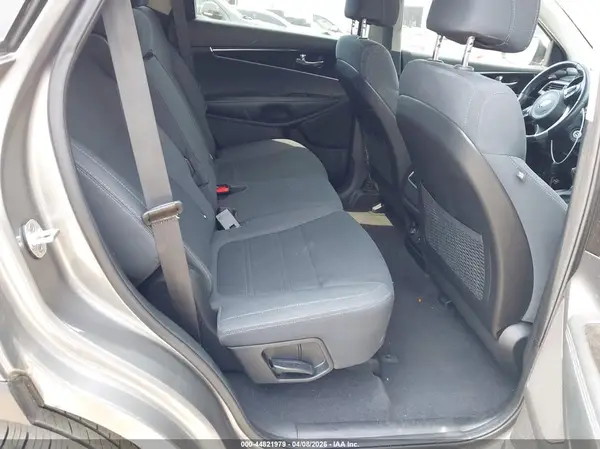 5XYPG4A35HG209086 2017 KIA SORENTO - Image 8
