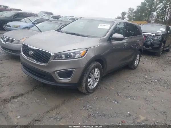 5XYPG4A35HG209105 2017 KIA SORENTO - Image 2