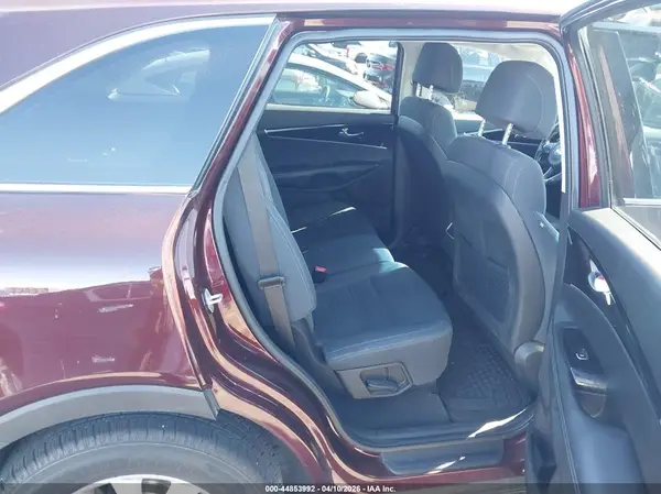 5XYPG4A35HG213462 2017 KIA SORENTO - Image 8