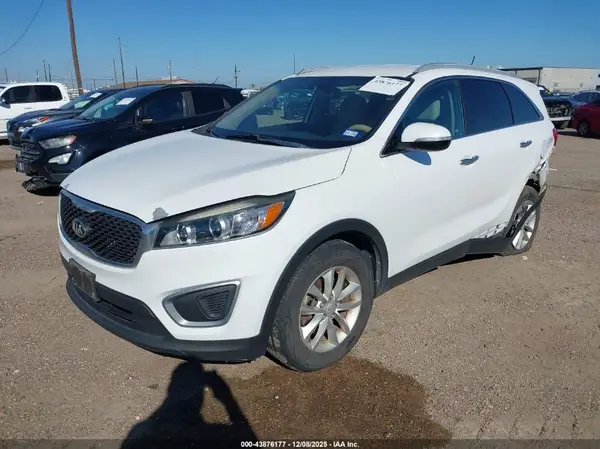 5XYPG4A35HG220315 2017 KIA SORENTO - Image 2