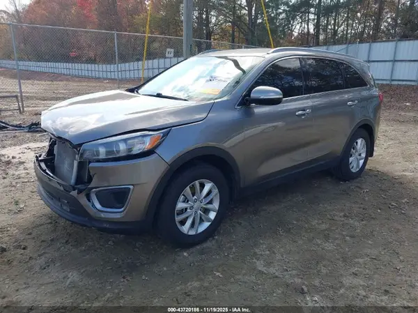 5XYPG4A35HG222338 2017 KIA SORENTO - Image 2