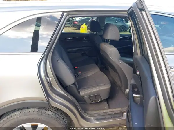 5XYPG4A35HG222338 2017 KIA SORENTO - Image 8