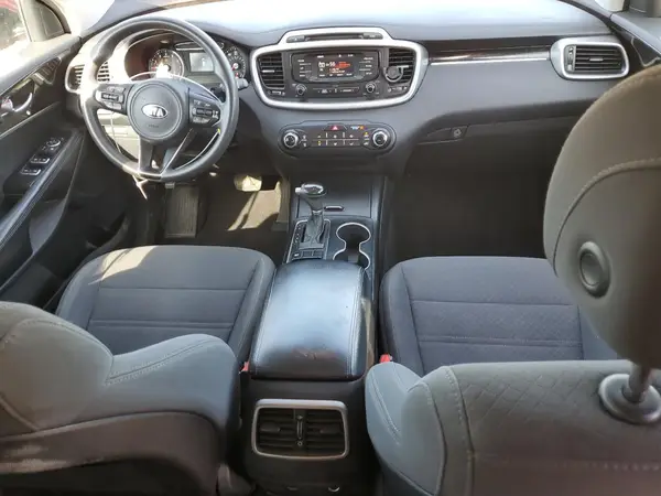 5XYPG4A35HG233565 2017 KIA SORENTO - Image 8