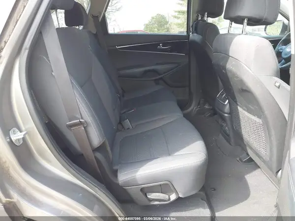 5XYPG4A35HG244825 2017 KIA SORENTO - Image 8