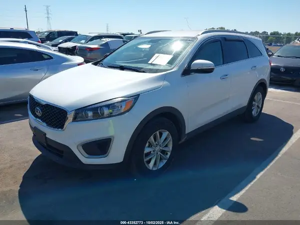 5XYPG4A35HG246039 2017 KIA SORENTO - Image 2