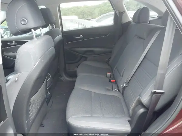 5XYPG4A35HG253458 2017 KIA SORENTO - Image 8