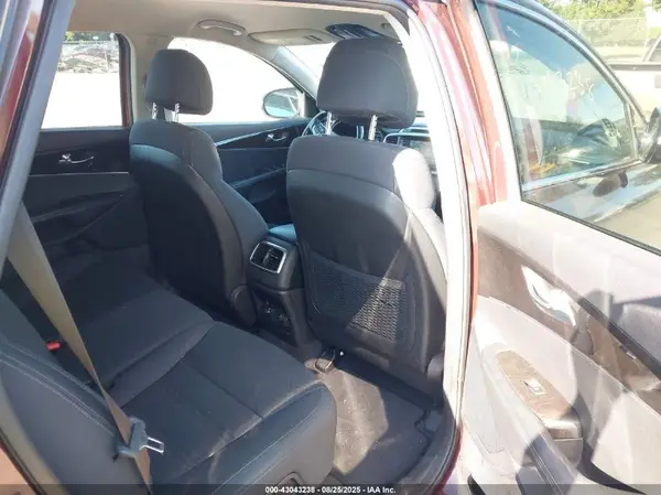 5XYPG4A35HG253461 2017 KIA SORENTO - Image 8