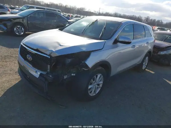 5XYPG4A35HG253654 2017 KIA SORENTO - Image 2