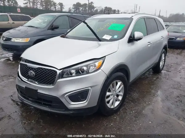 5XYPG4A35HG255582 2017 KIA SORENTO - Image 2