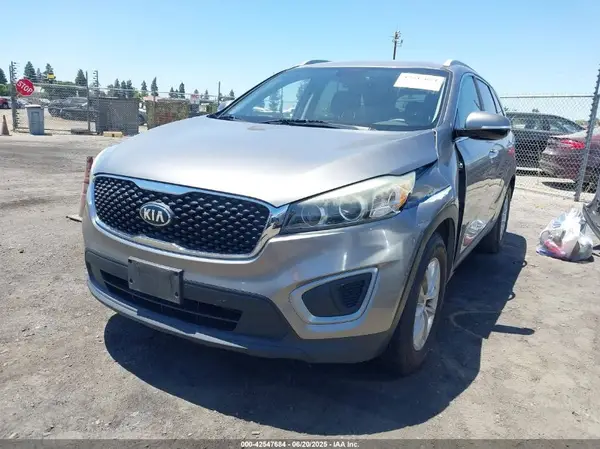 5XYPG4A35HG257235 2017 KIA SORENTO - Image 2