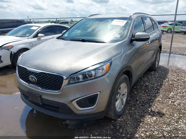 5XYPG4A35HG257249 2017 KIA SORENTO - Image 2