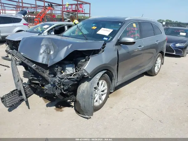 5XYPG4A35HG257963 2017 KIA SORENTO - Image 2
