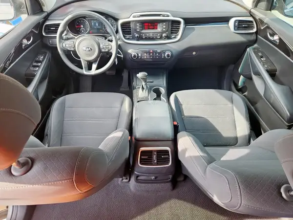 5XYPG4A35HG258692 2017 KIA SORENTO - Image 8