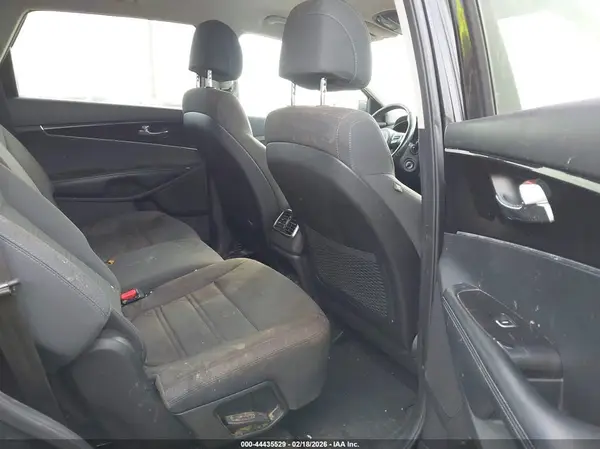 5XYPG4A35HG260183 2017 KIA SORENTO - Image 8