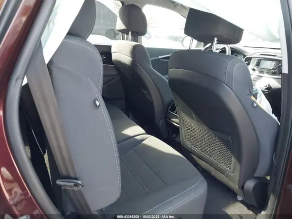 5XYPG4A35HG262161 2017 KIA SORENTO - Image 8