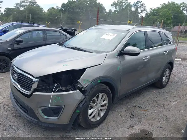 5XYPG4A35HG265366 2017 KIA SORENTO - Image 2