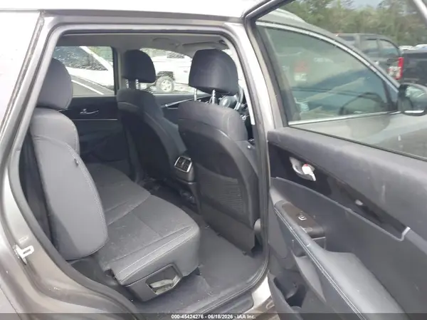 5XYPG4A35HG265366 2017 KIA SORENTO - Image 8