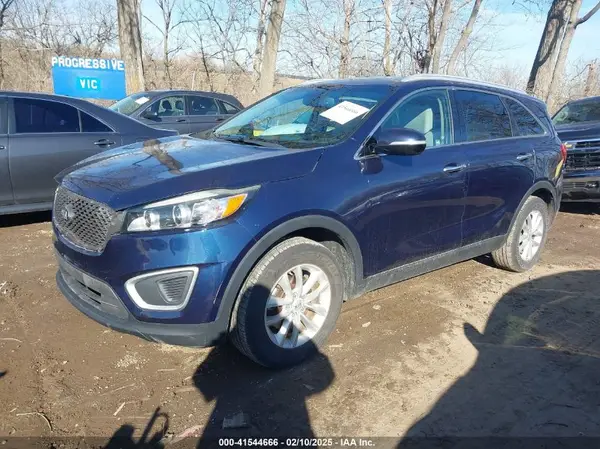5XYPG4A35HG265593 2017 KIA SORENTO - Image 2