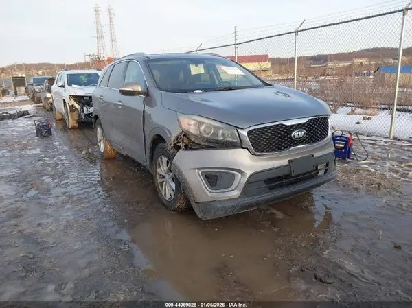 5XYPG4A35HG266789 2017 KIA SORENTO - Image 1