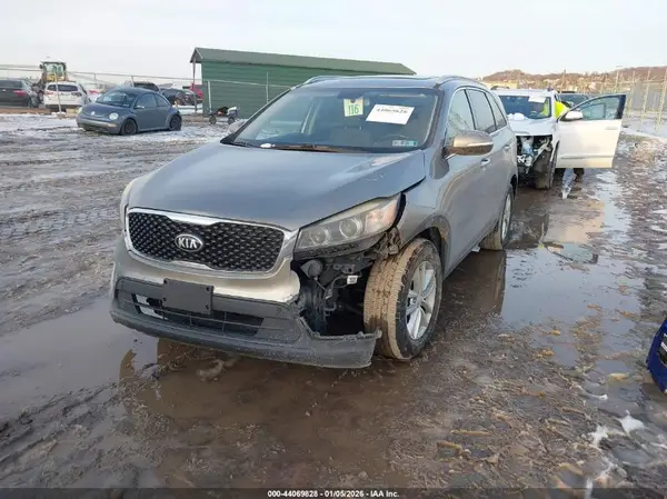 5XYPG4A35HG266789 2017 KIA SORENTO - Image 2